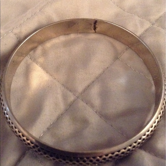 Simple Bangle Bracelet - Picture 4 of 4